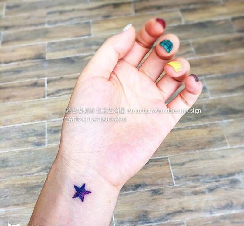 幻彩五角星纹身图片_手臂清新几何广州成品纹身图案