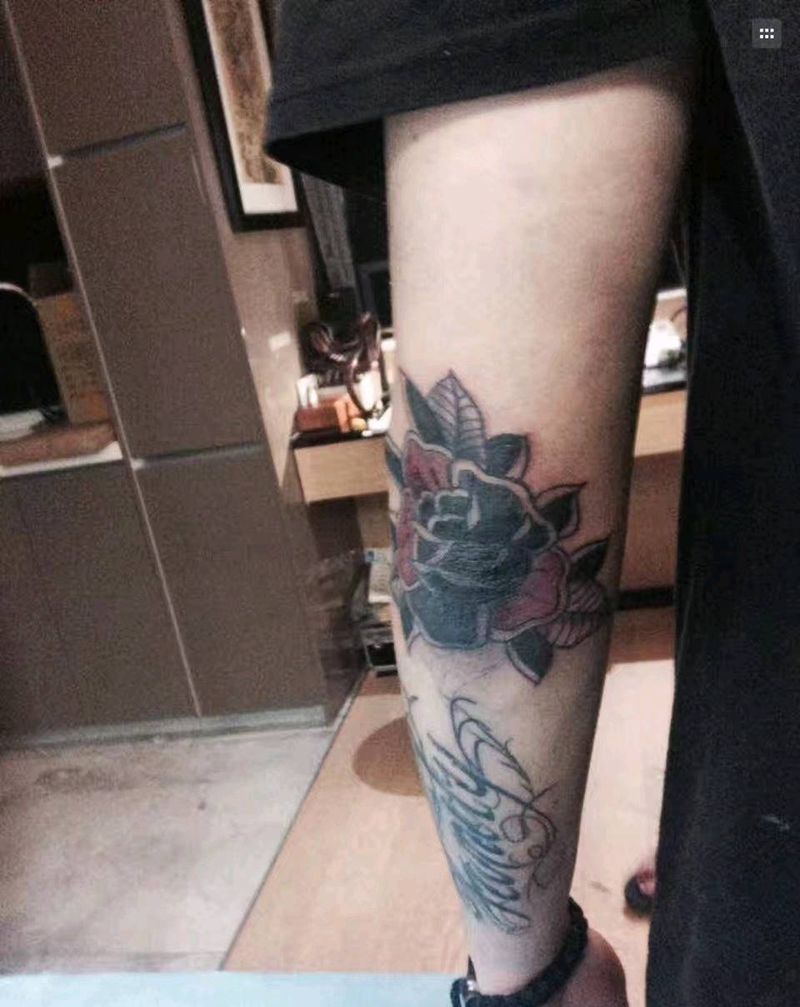 手肘玫瑰纹身图片