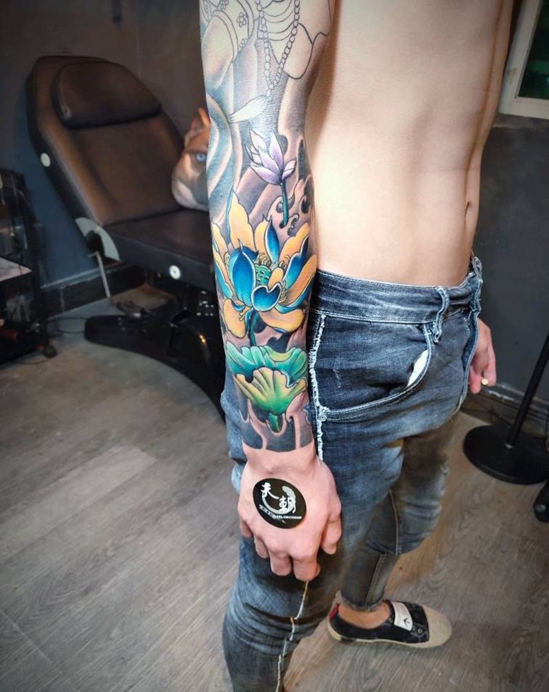 荷花纹身图片_老传统纹身图案