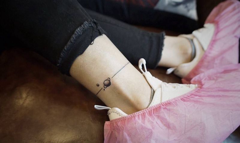 小星球脚环纹身图片