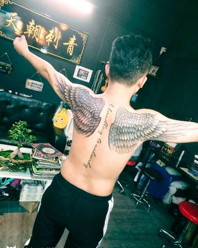 翅膀纹身图片