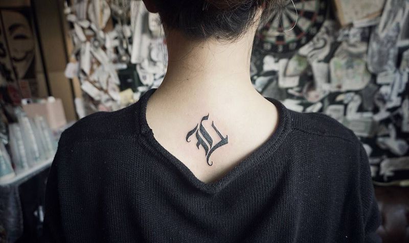 哥特字母L纹身图片