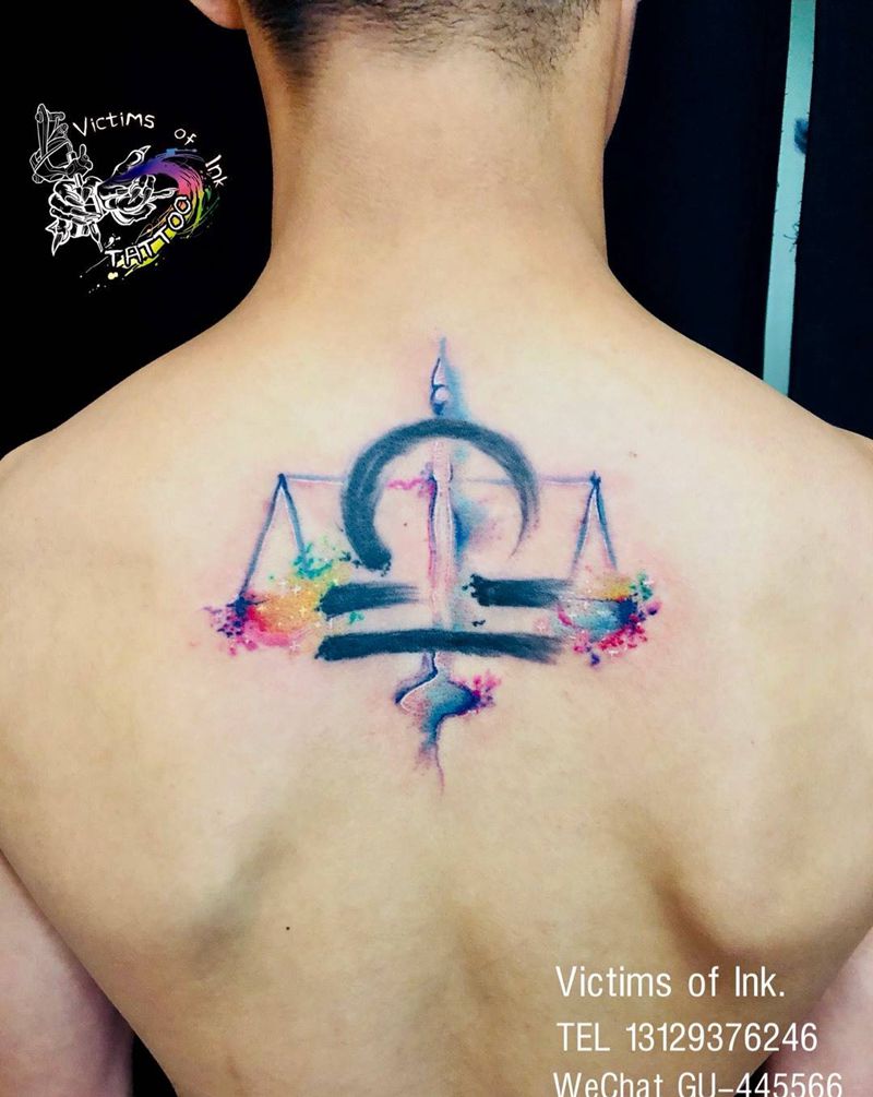 天秤座纹身图片_成品背部清新原创纹身图案