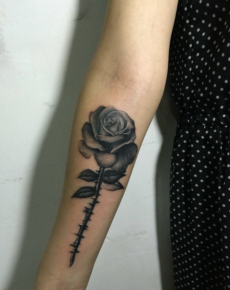 玫瑰纹身图片_成品手臂写实植物原创纹身图案