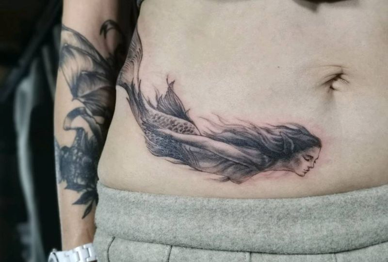 腹部人鱼纹身图片