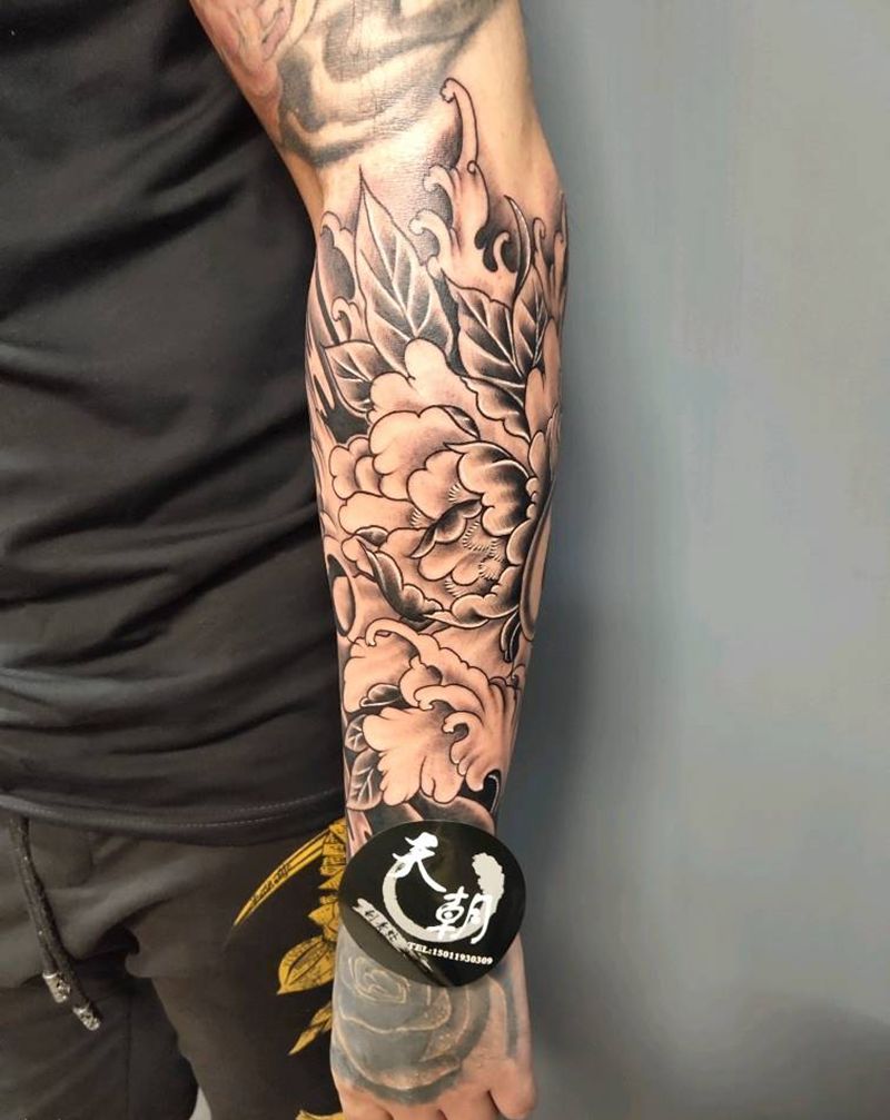 小臂牡丹纹身图片_老传统纹身图案