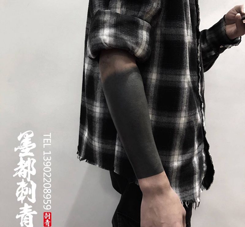黑纹身图片_手部手臂New School新传统纹身图案