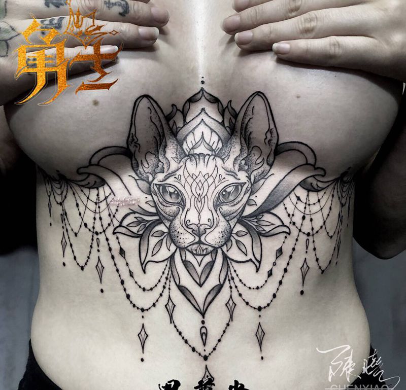 胸花纹身图片_胸部纹身图案