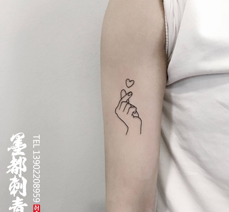 比心纹身图片_手部手臂几何纹身图案