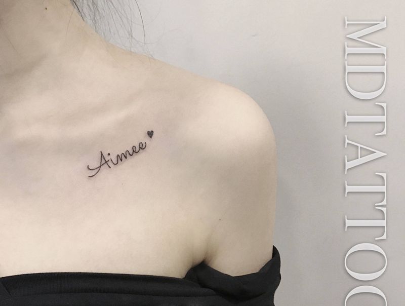 小清新纹身图片_胸部花体字英文纹身图案