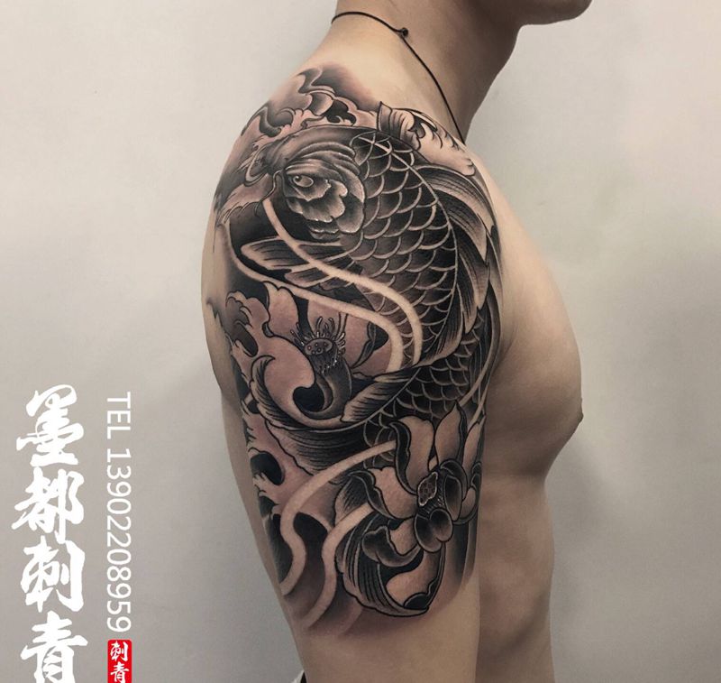 莲花鲤鱼纹身图片_手部手臂老传统纹身图案