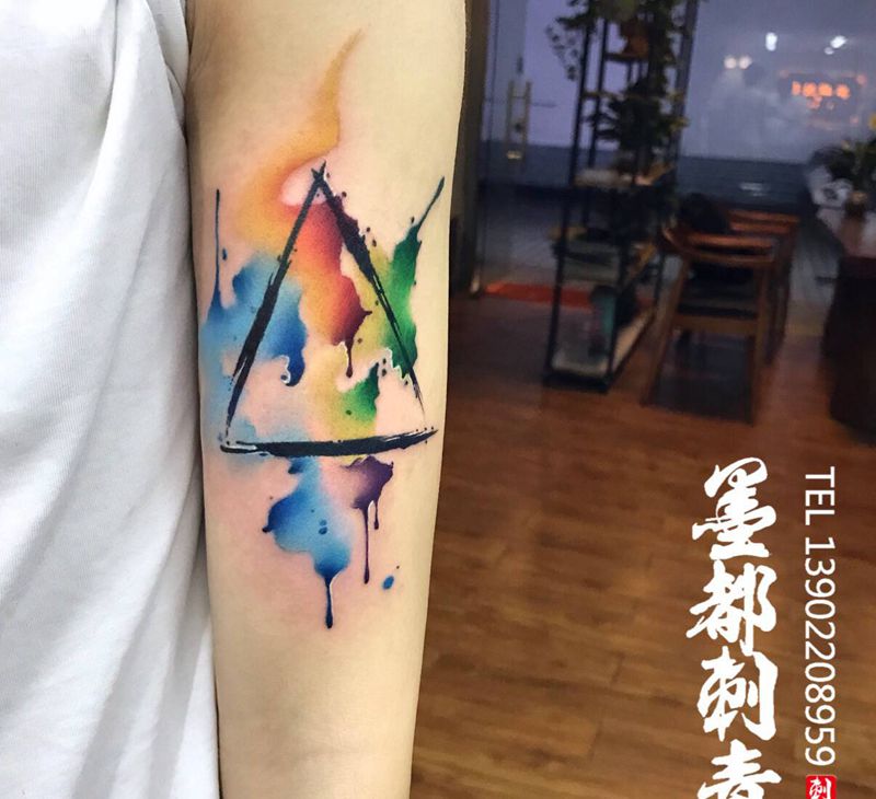 水彩中文纹身图片_手部手臂水彩纹身图案