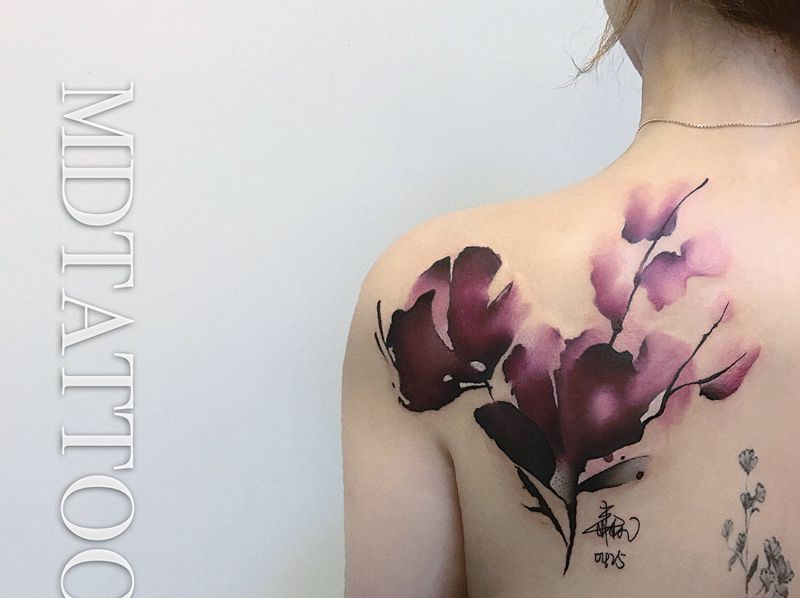 水墨花纹身图片_背部水墨水彩花纹身图案