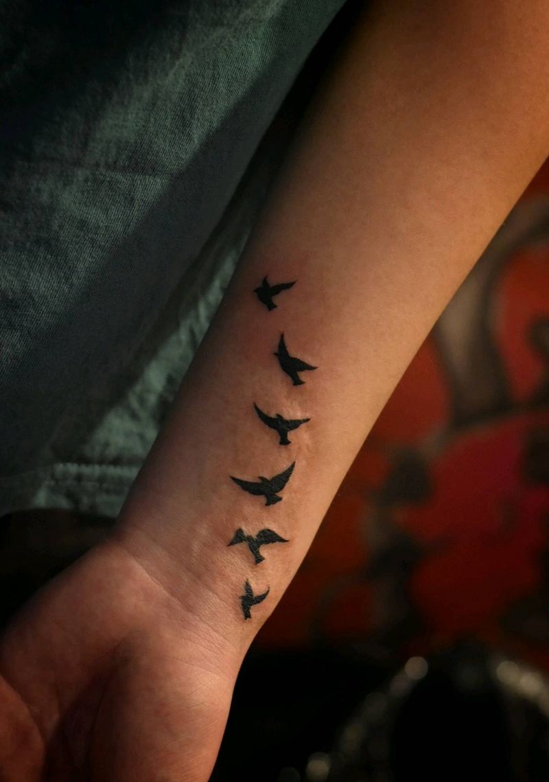 一行白鹭上青天纹身图片_手部纹身图案