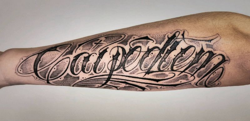 花体字纹身图片_手臂花体字纹身图案