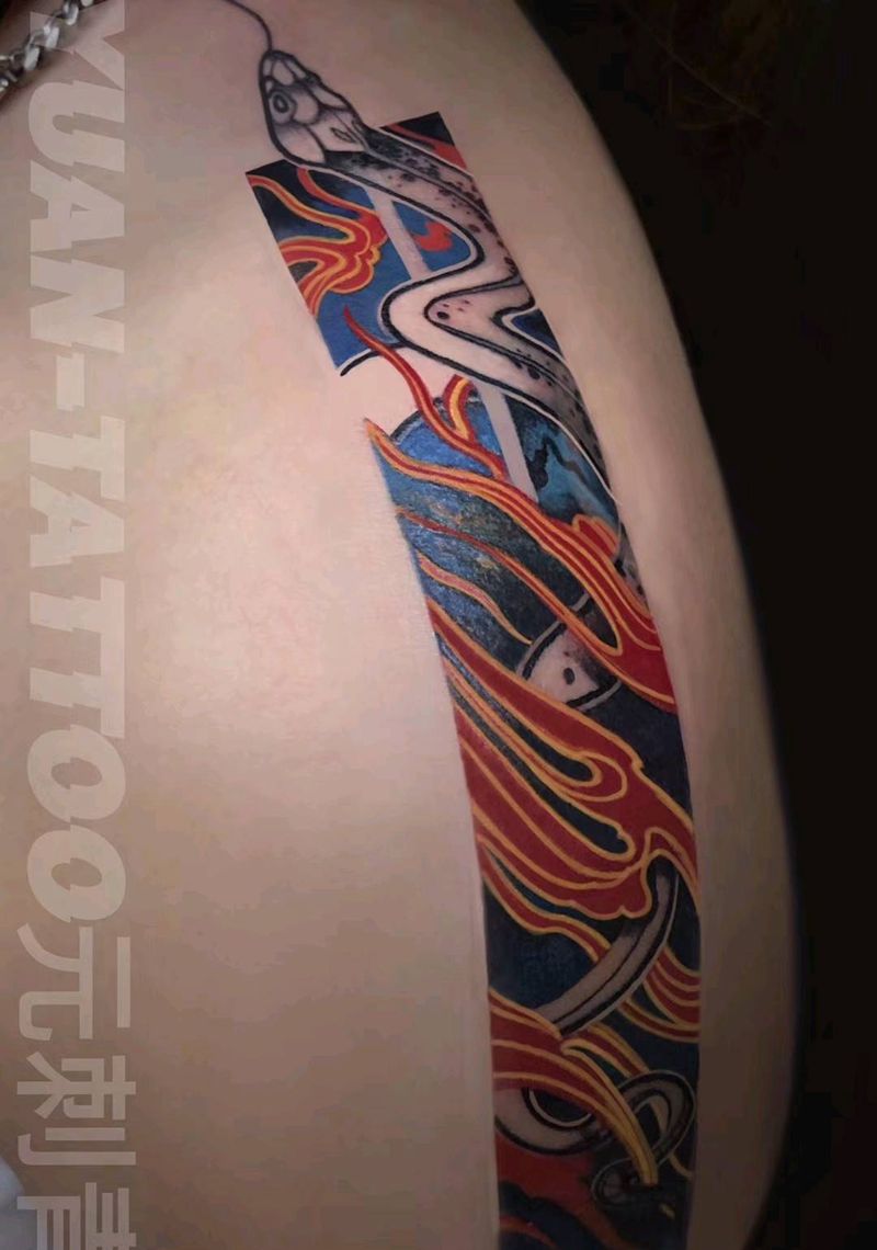 蛇生肖/系列风格纹身图片_肩部背部水彩几何纹身图案