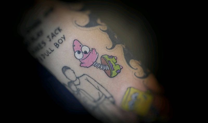 派大星玩偶纹身图片_手臂New School纹身图案