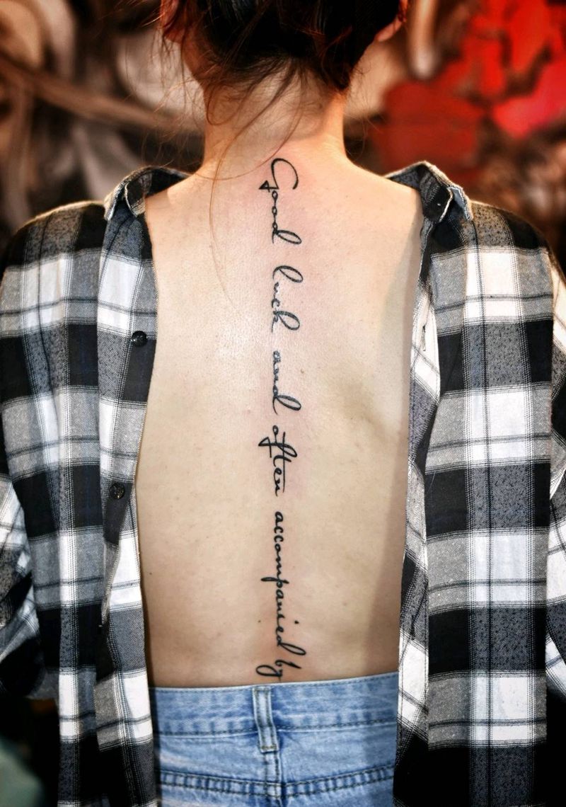 英文#好运常伴纹身图片_背部花体字纹身图案