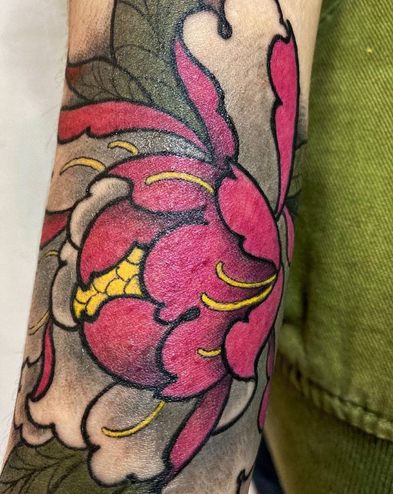 传统  牡丹纹身图片_手臂新传统花牡丹纹身图案