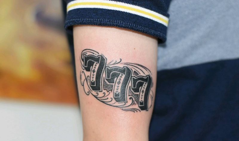 777幸运数字纹身图片_手部几何纹身图案