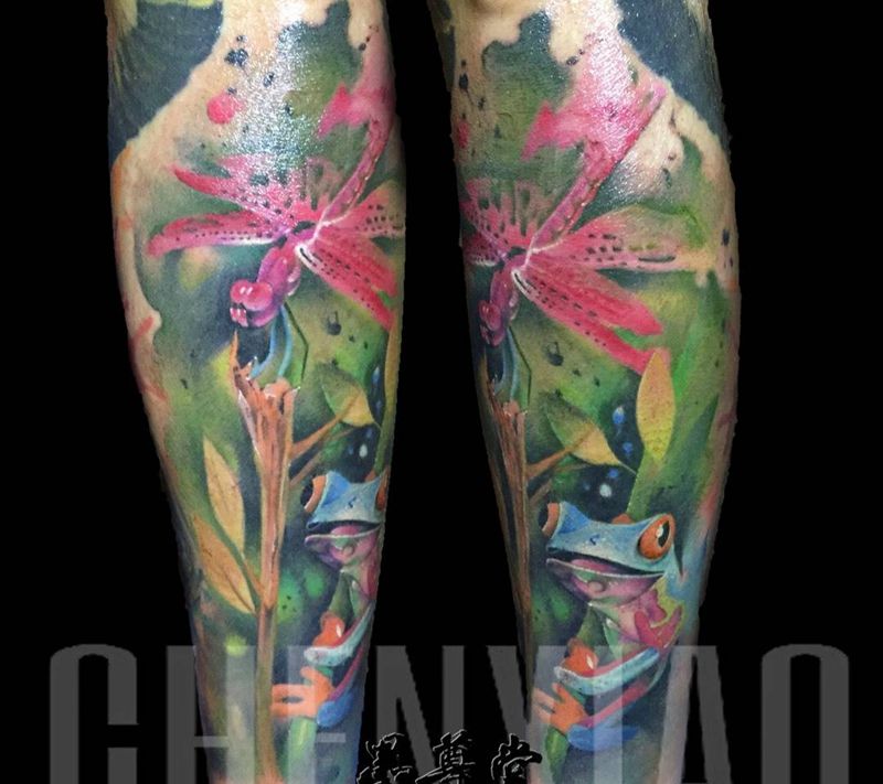 蛙与蜓纹身图片_成品腿部脚部写实欧美动物纹身图案