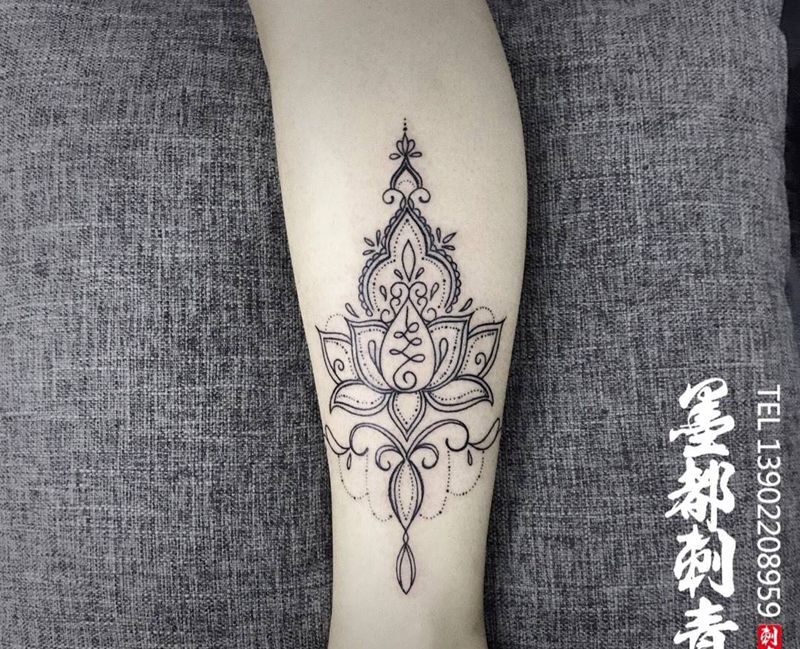几何梵花纹身图片_腿部脚部几何纹身图案
