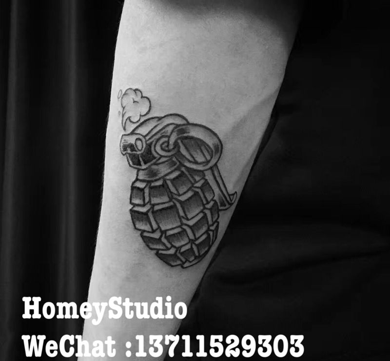 手榴弹纹身图片