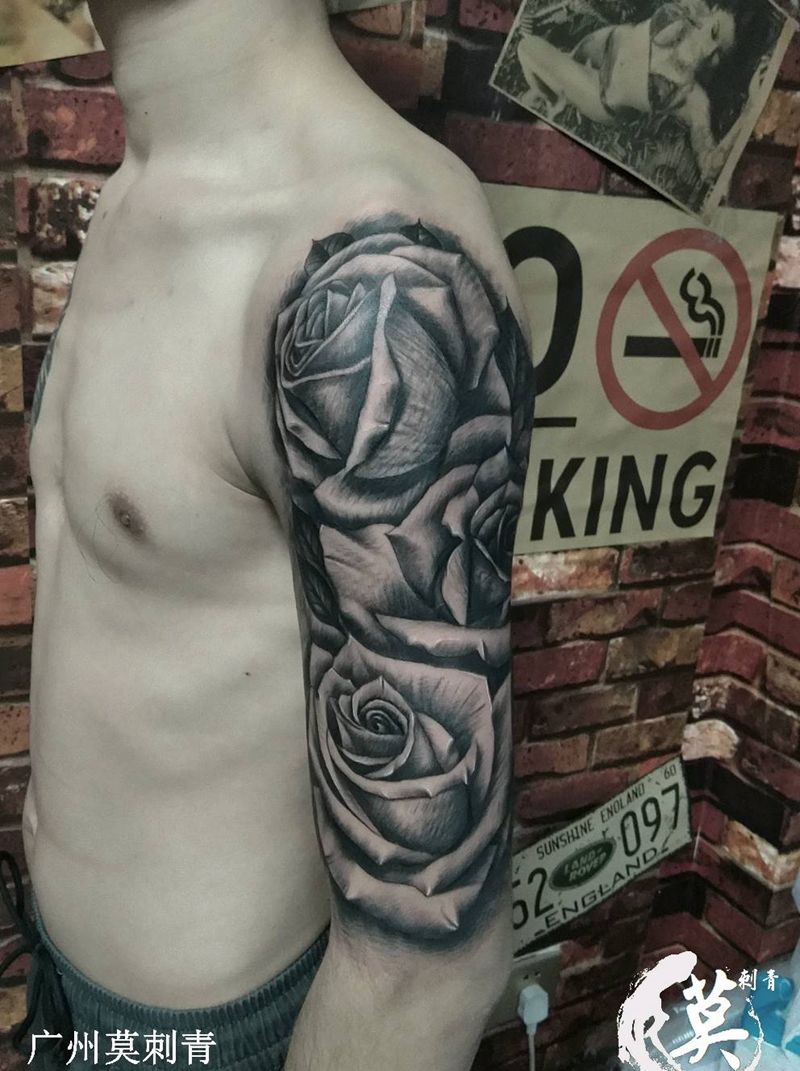 黑灰玫瑰纹身图片_手臂手部欧美写实玫瑰黑灰玫瑰欧美写实纹身图案