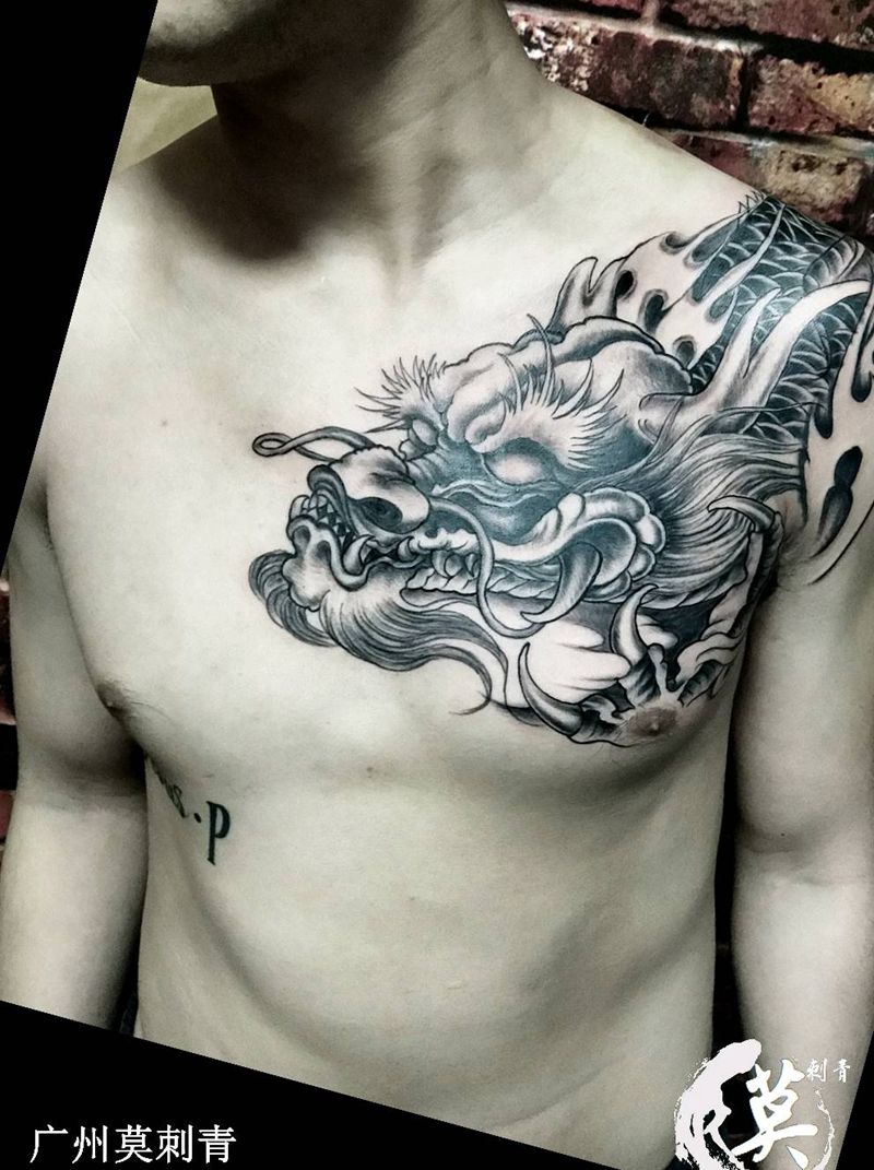 胸口大龙纹身图片_胸部新传统老传统纹身图案