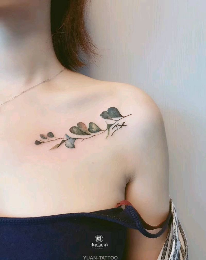 暖心小作纹身图片_肩部水墨文字纹身图案