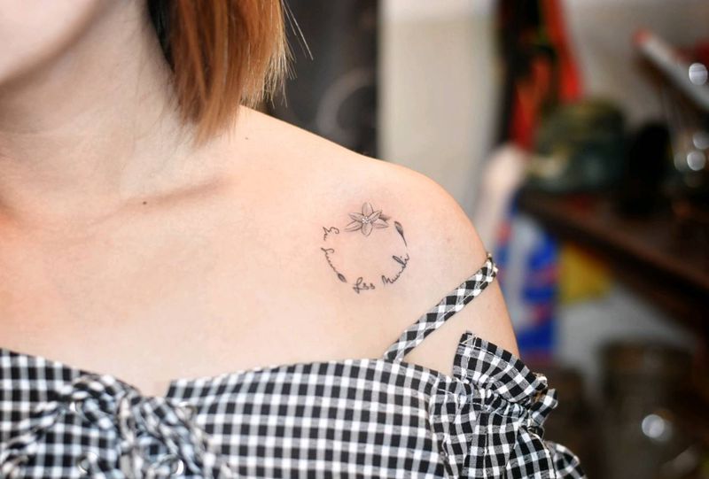 小清新纹身图片_肩部小清新纹身图案