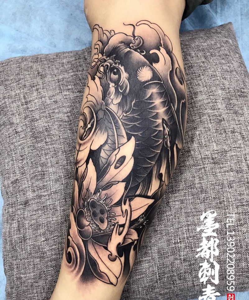 小腿鲤鱼纹身图片_腿部脚部老传统鲤鱼花腿小腿纹身图案