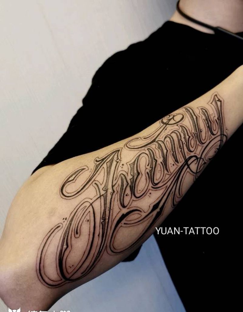 原创花体字 Family纹身图片_手臂手部花体字点刺纹身图案