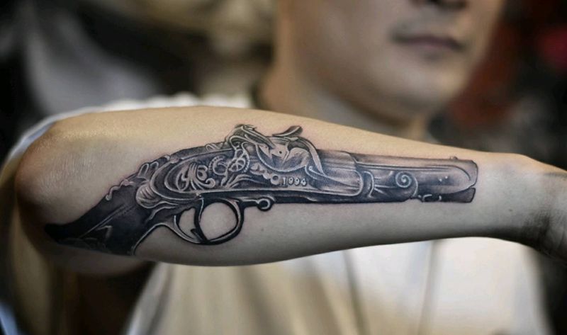 余文乐同款枪纹身图片_手臂手部欧美写实纹身图案