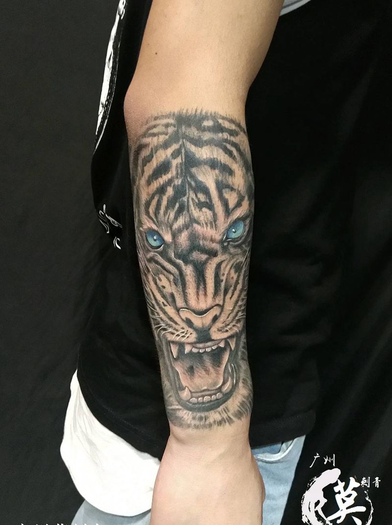 写实包小臂纹身图片_手臂手部欧美写实老虎眼睛纹身图案