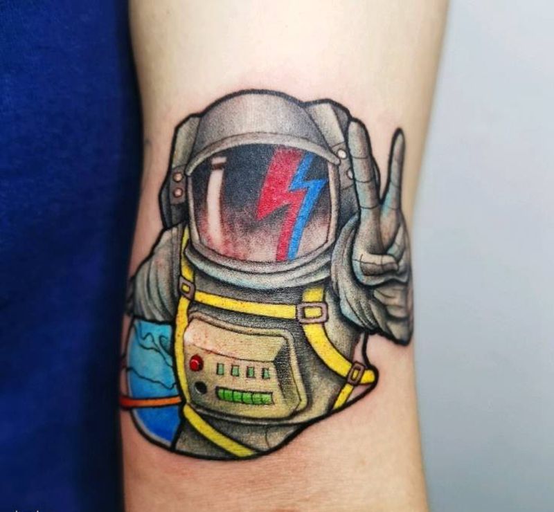 新美式  宇航员纹身图片_手臂New School宇航员纹身图案
