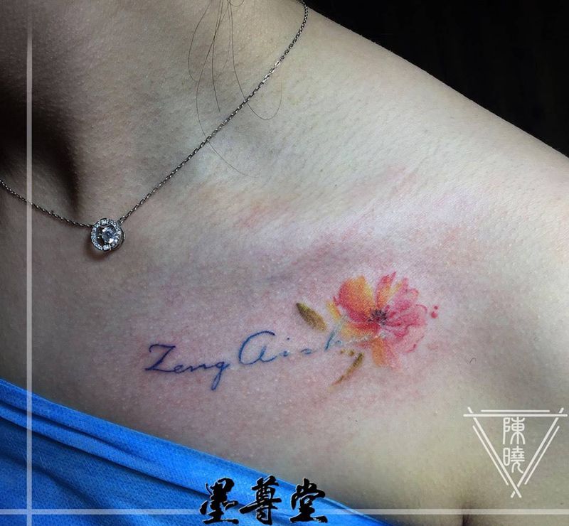 小清新花纹身图片_肩部清新植物彩色纹身图案