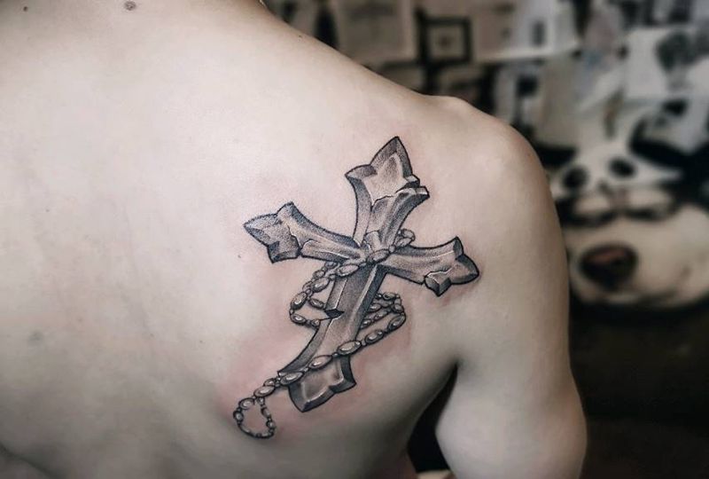 十字架纹身图片_背部纹身图案