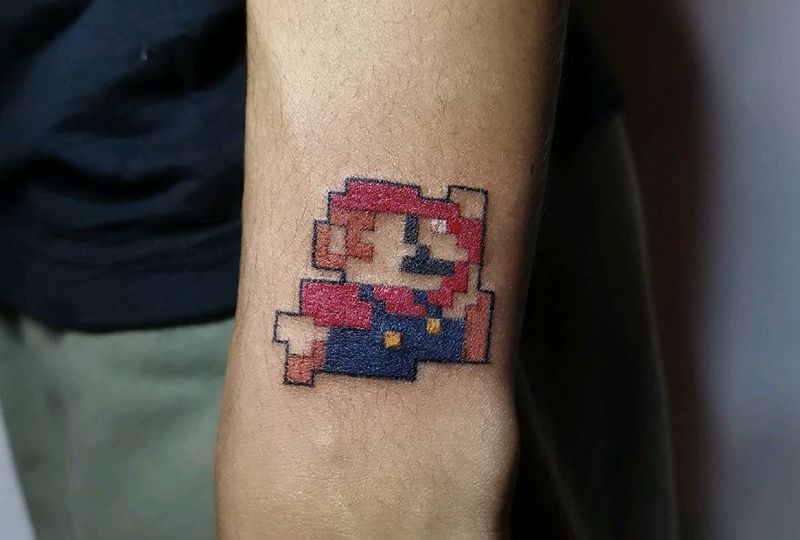 马里奥纹身图片_手臂像素超级玛丽动漫纹身图案