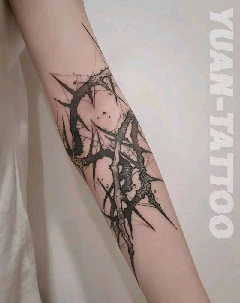 荆棘纹身图片_手臂黑灰线条个性纹身图案