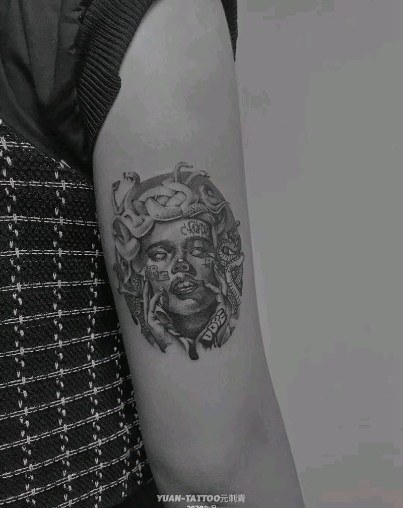 美杜莎纹身图片_手臂欧美写实纹身图案