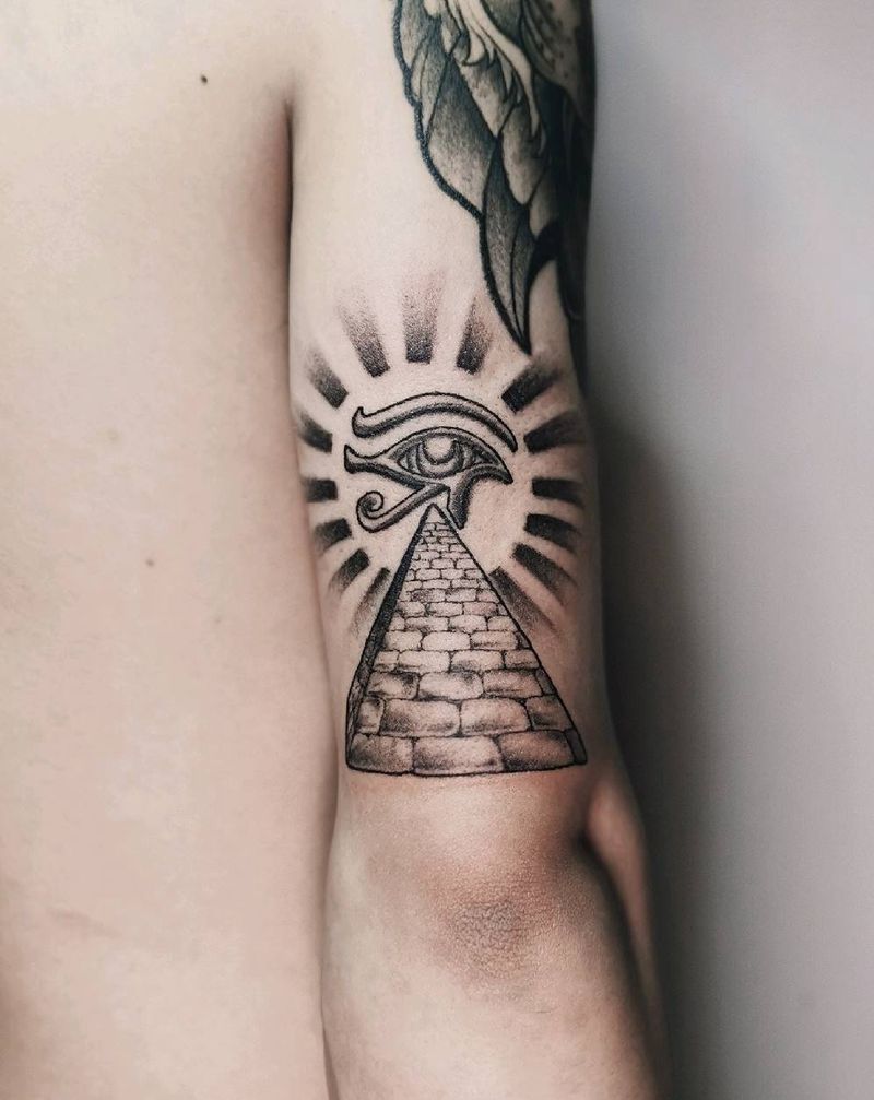 金字塔 荷鲁斯之眼纹身图片_手臂插画金字塔荷鲁斯之眼纹身图案