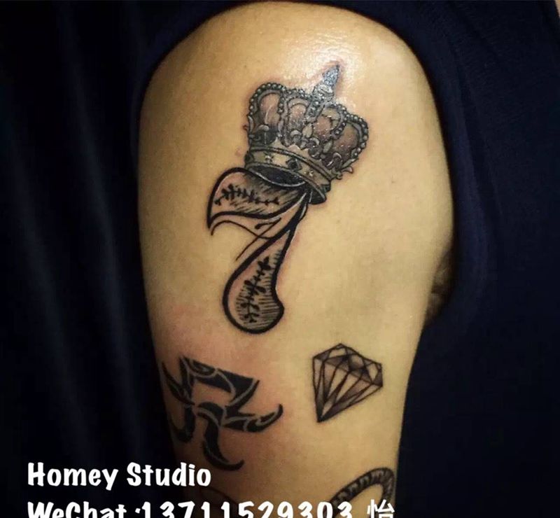 幸运数字。覆盖纹身图片