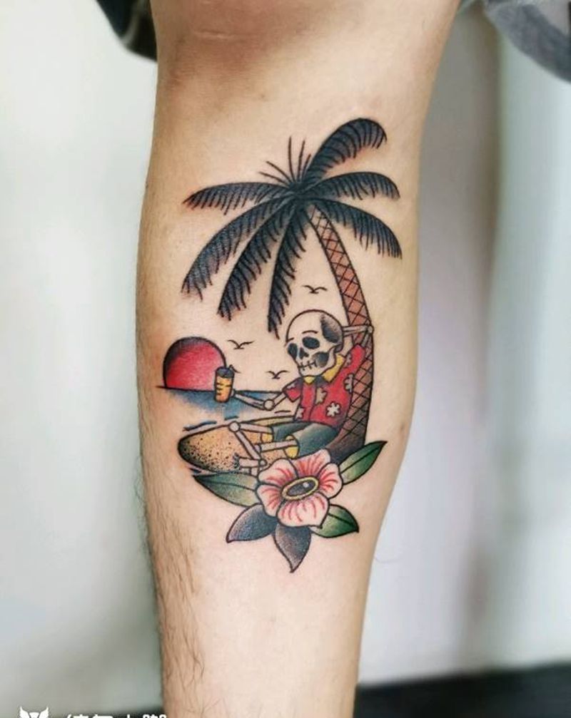路口的休闲时光纹身图片_腿部Old School骷髅椰子树纹身图案