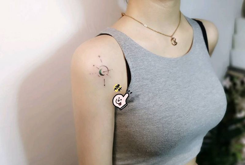 小清新 月亮纹身图片_手臂水彩小清新纹身图案