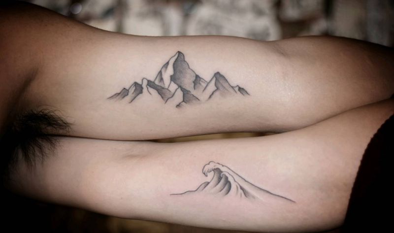 海誓山盟纹身图片_手部纹身图案