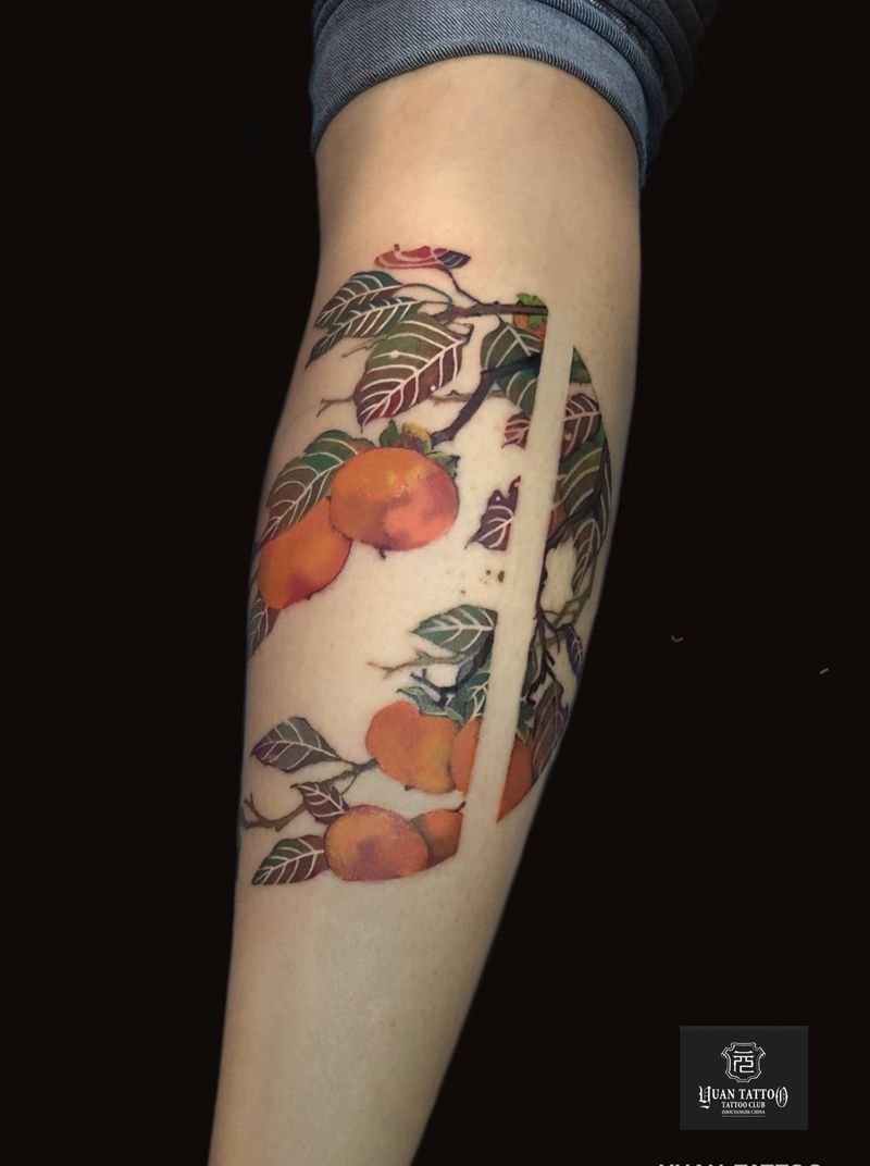 柿柿顺利纹身图片_手臂水彩纹身图案