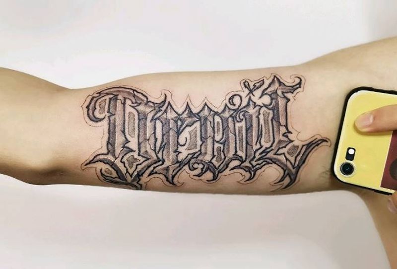 花体字纹身图片_手臂花体字纹身图案