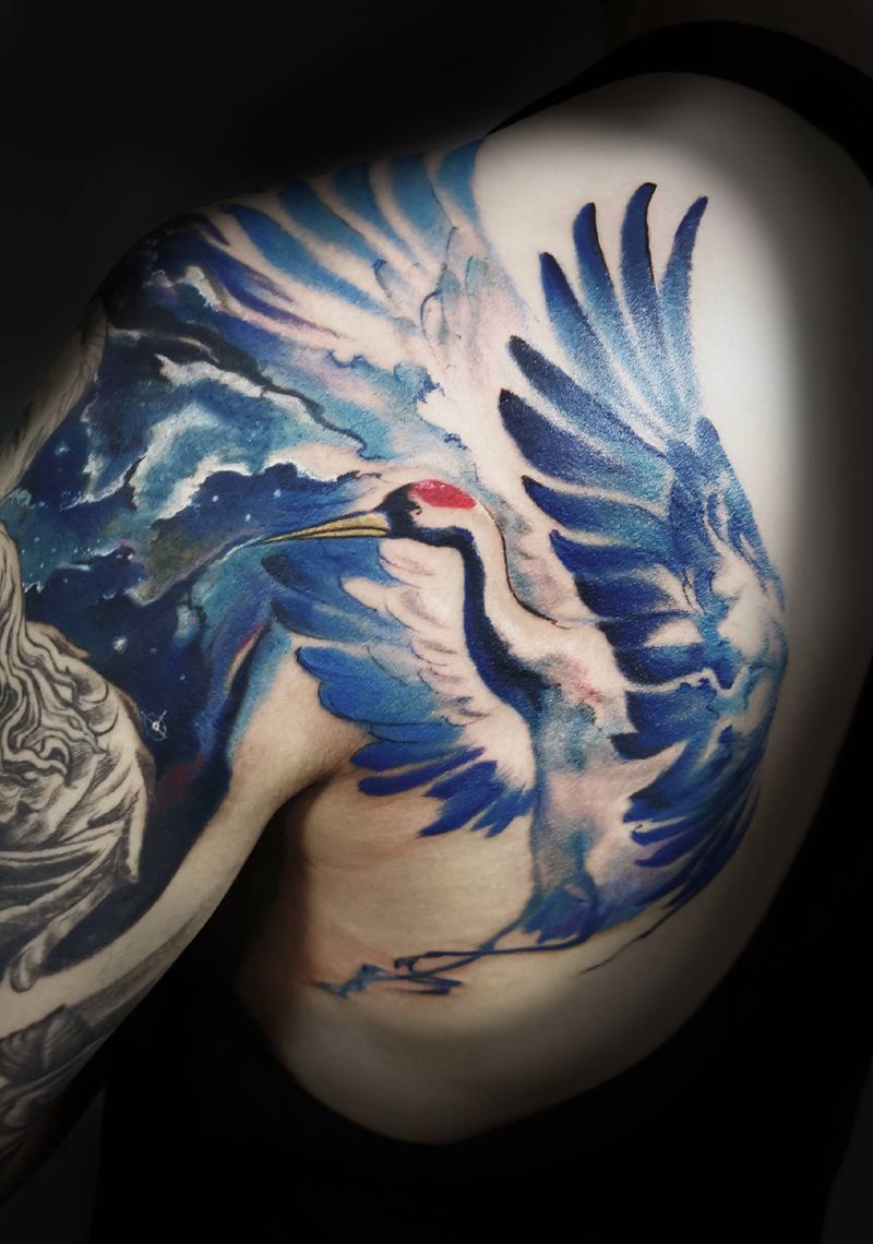 鹤与夜色融为一体纹身图片_肩部水墨水彩鹤水墨水彩纹身图案