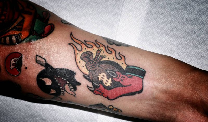 钱袋纹身图片_手部Old School纹身图案